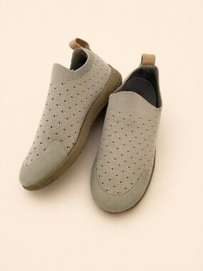 3/$30 - Heyfolks Kids c10 Voyagers ‘Breeze’ Sage Color Slip-On Knit Casual Shoes